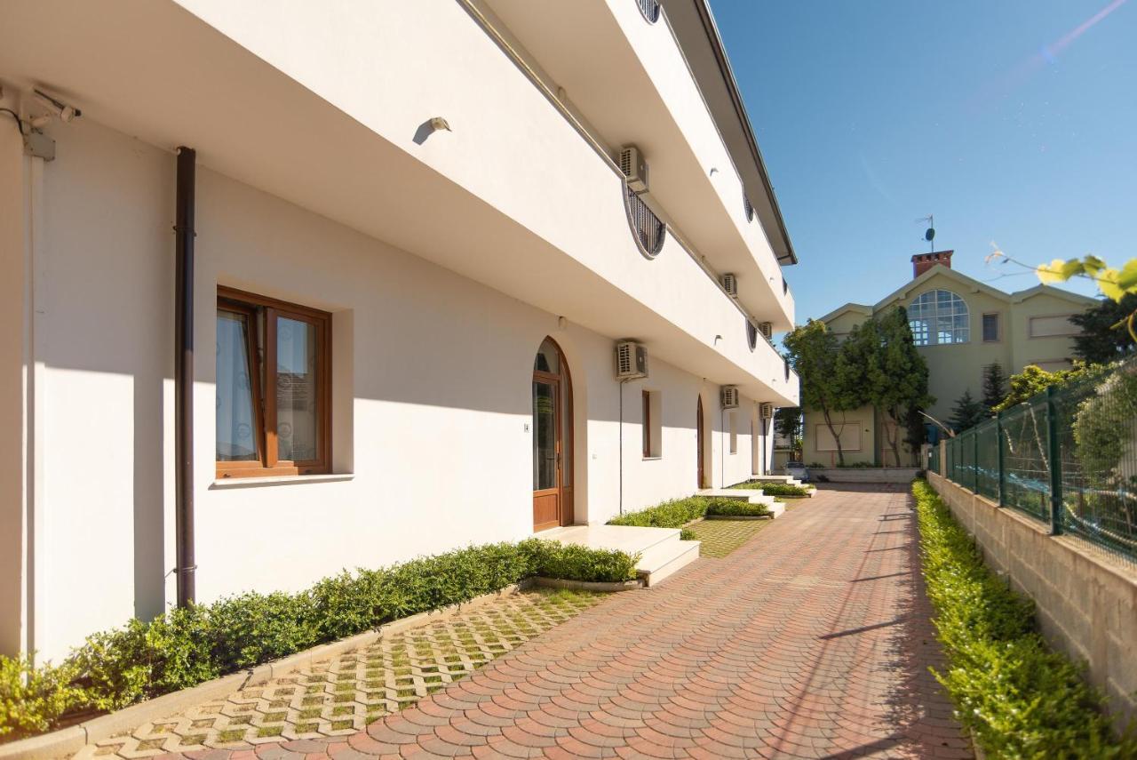 Hotel San Pietro Martin Fushe-Drac エクステリア 写真