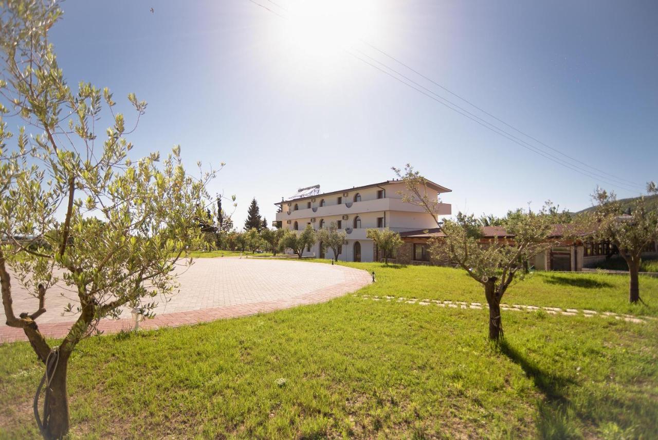 Hotel San Pietro Martin Fushe-Drac エクステリア 写真